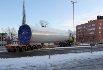 Första torndelen körs genom staden. Foto: Pär Marklund  