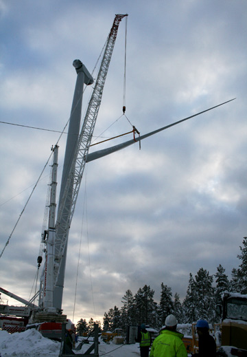 Solumsklinten. Första vingen på väg att monteras. Foto: Lina Landell
