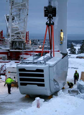 Bräntberget. Maskinhuset förbereds för lyft. Foto: Andreas Einarsson