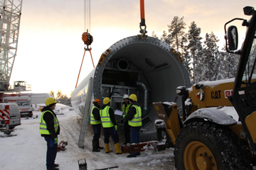 Bräntberget. En torndel förbereds för lyft. Foto: Alltid Marknadsbyrå.