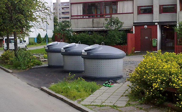 Ett till exempel på delvis nedgrävd behållare.
